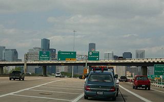 This overhead sign follows the previous one, and does not include US 59 south. SH 288 continues a short distance in the median of US 59 to end (with an End SH 288 sign, unusual for Texas) before the ramps to IH 45.
