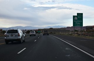 Southern Parkway serves as a bypass of Washington and St. George one half mile ahead. SR 7 travels along the entire length of Southern Parkway.