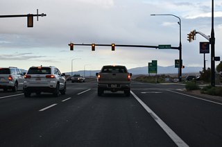 A signalized intersection with 2600 West precedes the diamond interchange with SR 7 west and 2800 West. 2600 West serves residential areas north and south of SR 9.
