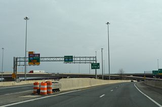 Ramps to the Reversible Express Lanes are open either north to Washington or south to Prince William County depending upon time of day. Outside of the morning and evening commuting hours, the lanes vary with the direction they flow.
