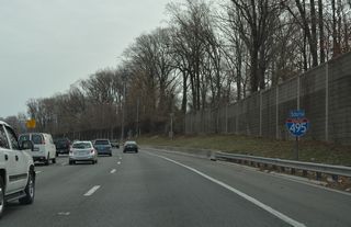 The last southbound shield posted for I-495 before the merge with Interstate 95 north to Alexandria.