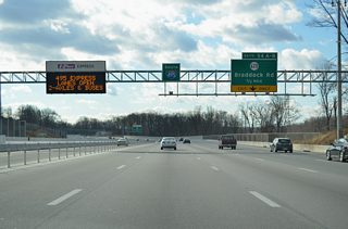 Interstate 495 lines the east side of Wakefield Park to Exit 54 with SR 620 (Braddock Road).