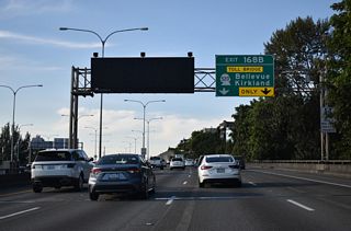 SR 520 travels east to the tolled Evergreen Point Floating Bridge, Medina, Clyde Hill and Bellevue. Weaving traffic from the left to right lanes results in heavy traffic congestion during peak hours as SR 520 is one of only two routes across Lake Washington.