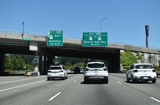 The directional interchange at Exit 189 serves SR 99 (Broadway / Everett Mall Way) south, SR 526 (Boeing Freeway) west, and SR 527 (19th Avenue).