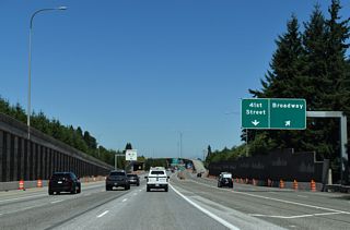 Exit 192 partitions into the flyover for Broadway and single point urban interchange (SPUI) with 41st Street. 