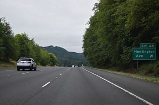 Exit 48 departs Interstate 5 south for Huntington Avenue (Business Loop I-5) north back into Castle Rock. Pleasant Hill Road (Old U.S. 99) travels south alongside I-5 from Huntington Avenue to Pleasant Hill and Ostrander.