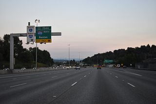 The connection with Interstate 405 north joins the inside lanes of the freeway loop ahead of SR 181 and Renton. I-405 travels 30.30 miles north to Bellevue, Kirkland and Bothell.