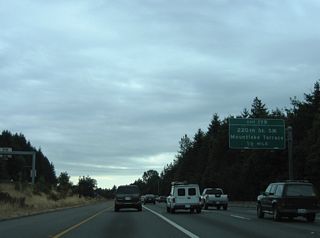 Turning southward past Halls Lake, Interstate 5 continues toward the diamond interchange (Exit 179) with 200th Street SW at Mountlake Terrace.