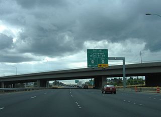 Exit 181 provides separate ramps for SR 524 (196th Street SW) west to Lynwood and east to Alderwood Mall Parkway and Thrashers Corner.
