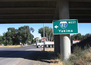 SR 224 (1st Street) passes under I-82/U.S. 12 and reaches the westbound on-ramp to Yakima Valley.