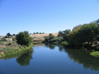 Facing east from the Benton City - Kiona Bridge over the Yakima River. SR 224 travels just above the east banks of the waterway.