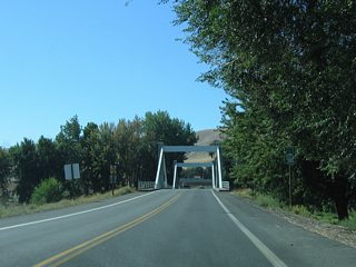 SR 225 (1st Street) approaches both the Benton City - Kiona Bridge and SR 224 (Kennedy Road).