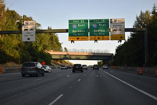 I-405 advances a half mile south to a multi level interchange (Exit 11) with Interstate 90.