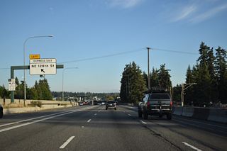 The Express Lane exit for NE 128th Street leaves Interstate 405 south ahead of the NE 132nd Street under crossing. This ramp was constructed in 2006.
