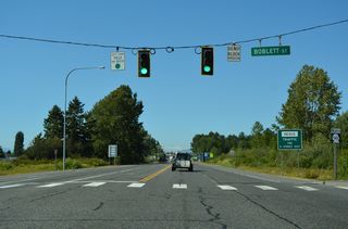 The lone reassurance marker for SR 543 north appears beyond Boblett Street.