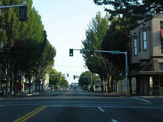 Entering the intersection with 4th Avenue on Old U.S. 99 (Capitol Way) north. 4th Avenue represents the historical turn of U.S. 99 east from Capitol Way. The intersection doubles as the historic end of U.S. 101 and transition of U.S. 410 from an overlap with U.S. 99 east to Tacoma and west to Mud Bay.
