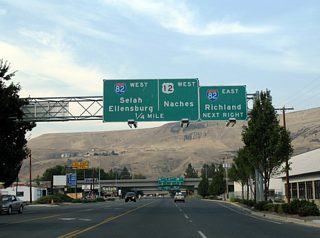 Yakima Ridge rises as the backdrop on the North 1st Street approach to U.S. 12 west and I-82/U.S. 97. A parclo interchange joins the former Business Loop I-82 and U.S. 97 with the U.S. 12 freeway.