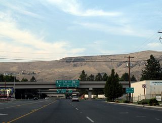 Wye interchanges connect North 1st Street (old U.S. 97) and the U.S. 12 freeway with adjacent I-82/U.S. 97. Interstate 82 links Yakima with Prosser and Richland to the southeast.