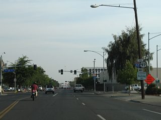Business Loop I-82 followed N 1st Street south from Exit 31 to B Street (Martin Luther King, Jr. Boulevard) east. The couplet of B and Lincoln carried the route to N 6th Street south to Yakima Avenue east on the return to I-82.
