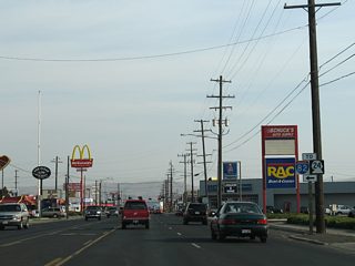 Trailblazers posted for Interstate 82 and SR 24 direct motorists from South 1st Street onto Nob Hill Boulevard east. SR 24 begins at the diamond interchange with I-82/U.S. 12-97, 1.1 miles to the east.