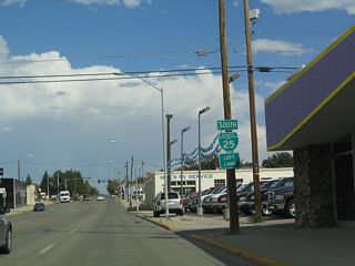 And yet, Business Loop I-25 reappears only a block east of the shields posted in the previous photobox. All four business routes -- Business Loop I-25 and U.S. 20-26 Business-87 -- turn east onto Yellowstone Highway; First Street continues straight ahead as a local city street.