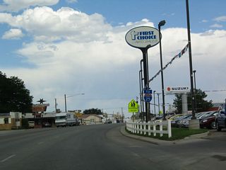 An Interstate 25 trailblazer shield is posted here just prior to Beverly Street.