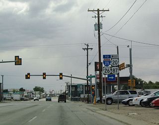 Turn right at Beverly Street to return to Interstate 25. Beverly Street is not signed as a state route on the northbound side, but it is signed as "Business Loop I-25 north" on its southbound side. This is due to the lack of direct connection ramps from northbound Interstate 25 to westbound Yellowstone Highway until the Beverly Street junction.