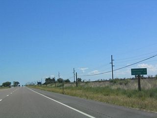 Leaving Lingle, this mileage sign provides the distance to Torrington (10 miles) and Cheyenne (94 miles) via U.S. 85. Mileage to Scottsbluff in western Nebraska is not provided. The highway is four lanes between Lingle and Torrington.