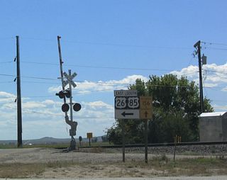 This unique shield assembly shows that U.S. 26-85 turn left (southeast), while Wyoming 156 travels south toward the North Platte River.