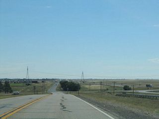 After crossing the Union Pacific Railroad viaduct, U.S. 30 approaches the connection to Interstate 80. Rather than intersect the freeway directly, motorists must turn right (south) onto the connector road to join Interstate 80. The service road continues straight ahead.