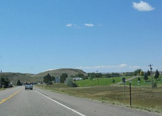 Southbound U.S. 18-85 approaches Niobrara County Route 69, Kaltenhauser Road. The county route provides an alternative route to U.S. 20, connecting with eastbound U.S. 20 at Node via southbound Niobrara County Route 80 (Node Road).