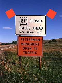 Northbound U.S. 87 detour/closure signage approaching WY-193.
