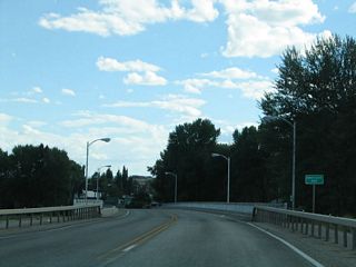 Now entering the town of Saratoga, Wyoming 130 and Wyoming 230 cross over the North Platte River before entering downtown. The only other bridge over the river in the vicinity of Saratoga is via Bridge Street (Wyoming 74).