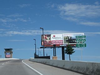 Leaving Ninth Street northbound Interstate 180 takes the Warren Avenue viaduct to cross the Union Pacific Railroad. A pair of Business Loop I-80 signs (erroneously, these shields say "Business Spur" rather than "Business Loop") is posted at the base of the viaduct. Stay left for Business Loop I-80 and U.S. 30/Lincolnway west or right for Business Loop I-80 and U.S. 30/Lincolnway. Warren Avenue will continue ahead for U.S. 85, Business U.S. 87, and Business Loop I-25.