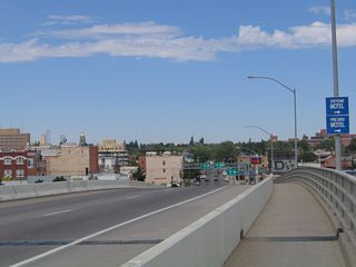 For some reason, the Cheyenne Motel and Freebird Motel are provided blue service signs, even though no other motels are afforded such an advertisement. Our guess is that they paid to have their names posted here.
