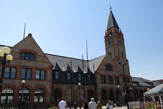 A vistors center, restaurant, and the Cheyenne Depot Museum are located in the historic depot, which was donated to the city of Cheyenne by the Union Pacific Railroad in 1993. These facilities opened after an extensive renovation of the depot, making it into a top destination and local landmark in Cheyenne. The museum specializes in railroad transportation history and features a viewing area of the adjacent Union Pacific Railroad yard.