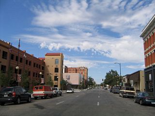 Pioneer Avenue travels north from Lincolnway (Business Loop I-80 and U.S. 30), passing through downtown Cheyenne on a one-way street alignment.